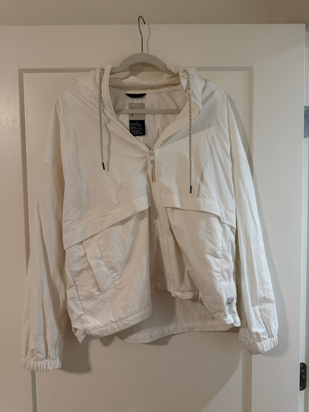 Vuori Lightweight White Hooded Jacket
